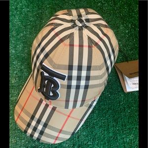 ❤️‍🩹SOLD❤️‍🩹 Burberry TB Hat